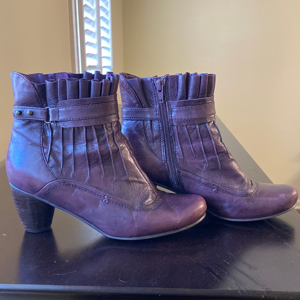 Eggplant leather ankle boots by Everybody (Anthropologie) size 38 EU